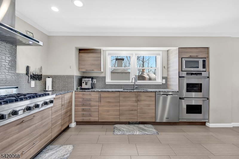 318 Daniel Street Dover, NJ 07801 - Photo 13 of 36