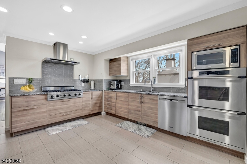 318 Daniel Street Dover, NJ 07801 - Photo 10 of 36