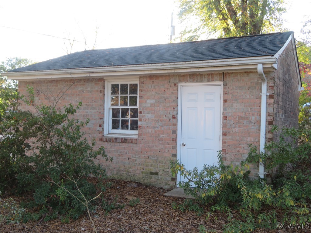 4612 Fairway Road Petersburg, VA 23803 - Photo 11 of 50 a front view of a house with plants
