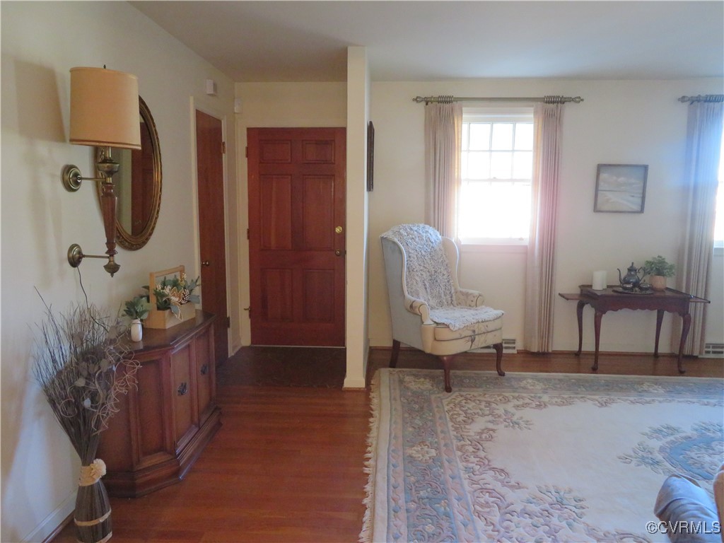 4612 Fairway Road Petersburg, VA 23803 - Photo 19 of 50 a living room with furniture
