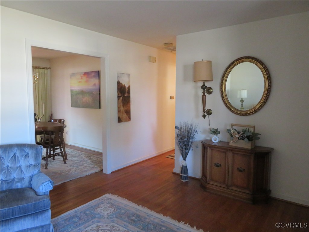 4612 Fairway Road Petersburg, VA 23803 - Photo 20 of 50 a living room with furniture and a mirror