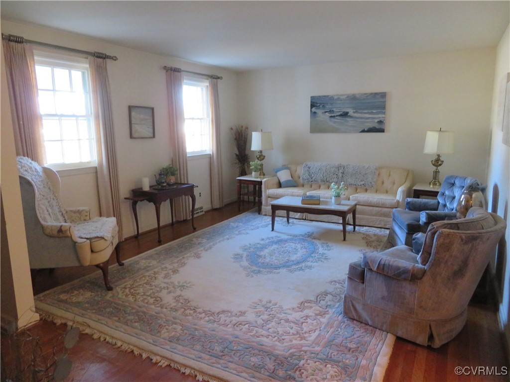 4612 Fairway Road Petersburg, VA 23803 - Photo 23 of 50 a living room with furniture and a rug