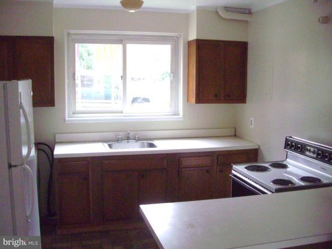 31 Ridge Road, Unit B Greenbelt, MD 20770 - Photo 4 of 7 Kitchen