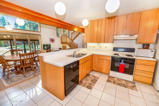 $558,000 | 52 White Fir Lane, Nordman, ID 83848