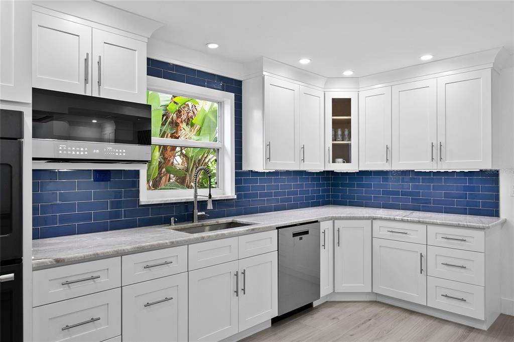 619 Buttonwood Drive Longboat Key, FL 34228 - Photo 14 of 70