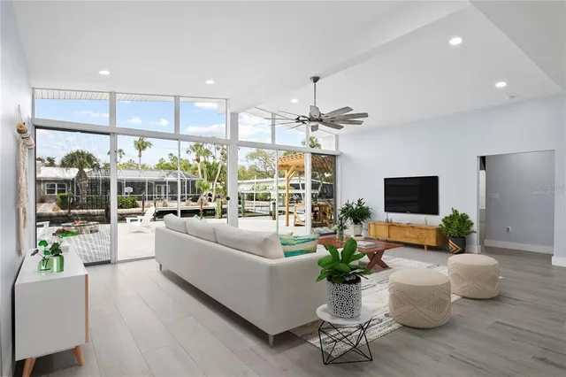 $1,575,000 | 619 Buttonwood Drive, Longboat Key, FL 34228