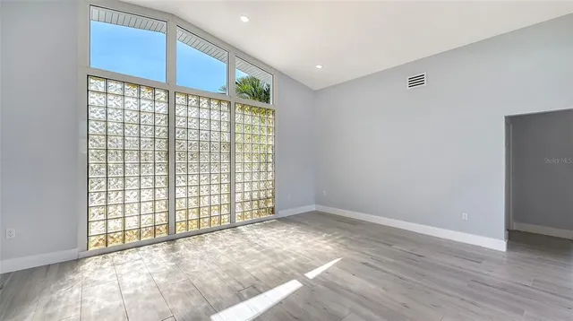 $1,575,000 | 619 Buttonwood Drive, Longboat Key, FL 34228