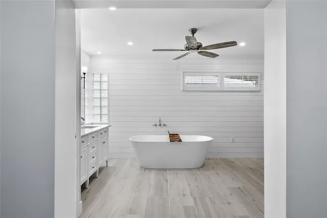 $1,575,000 | 619 Buttonwood Drive, Longboat Key, FL 34228