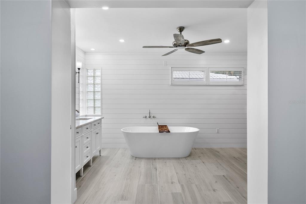 619 Buttonwood Drive Longboat Key, FL 34228 - Photo 37 of 70