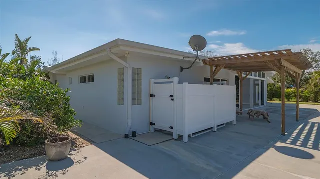 $1,575,000 | 619 Buttonwood Drive, Longboat Key, FL 34228