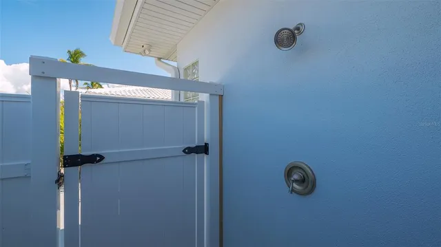 $1,575,000 | 619 Buttonwood Drive, Longboat Key, FL 34228