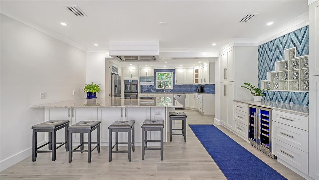 619 Buttonwood Drive Longboat Key, FL 34228 - Photo 9 of 70