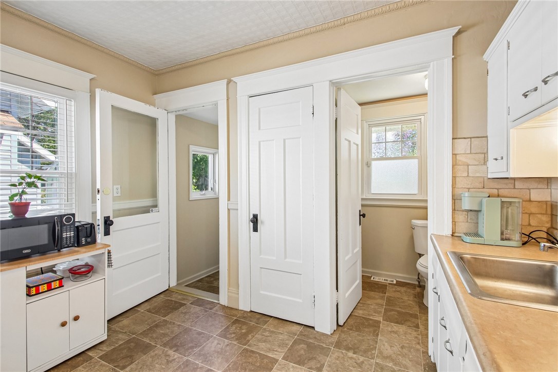 245 Springfield Avenue Rochester, NY 14609 - Photo 14 of 34