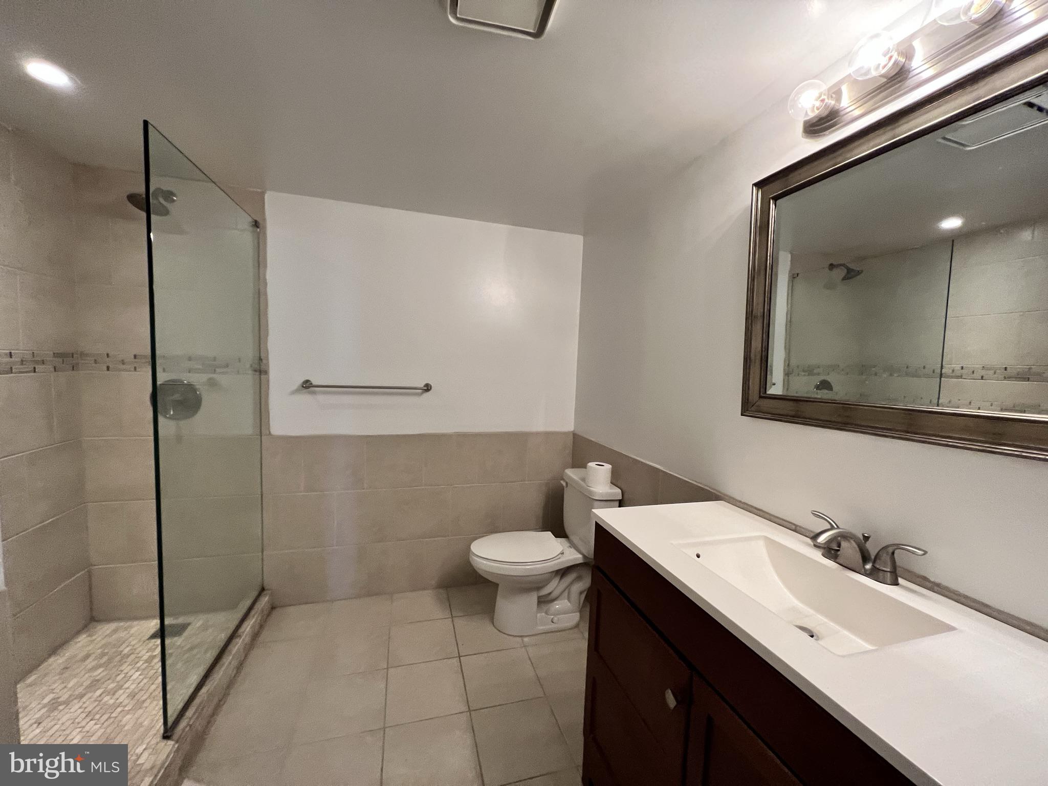 233 South 6th Street, Unit 1312B Philadelphia, PA 19106 - Photo 5 of 11