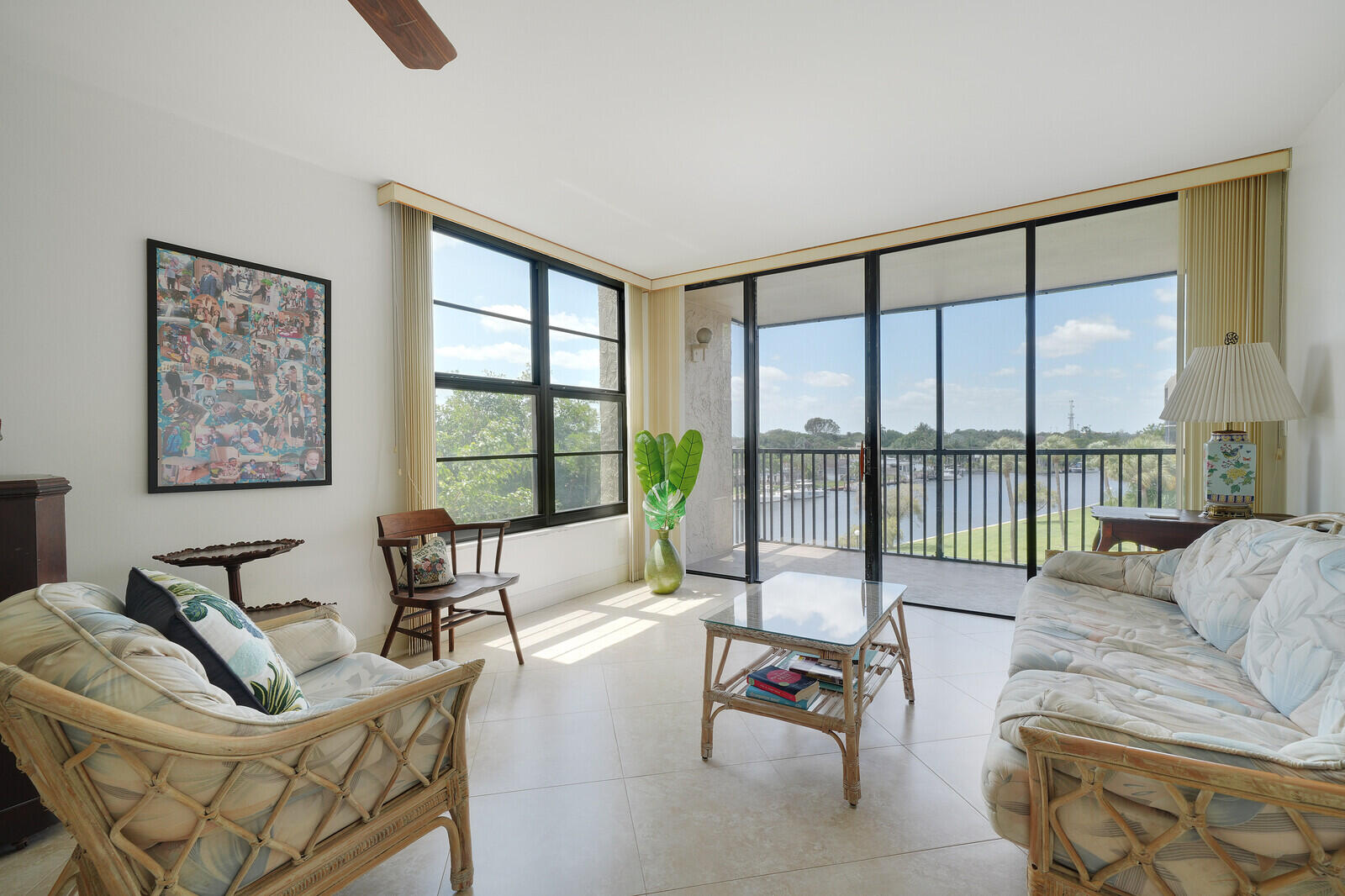 8 Royal Palm Way, Unit 401 Boca Raton, FL 33432 - Photo 4 of 31 Living Room