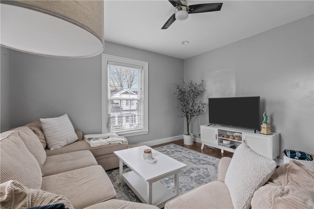 5 Elliot Place Newport, RI 02840 - Photo 3 of 38