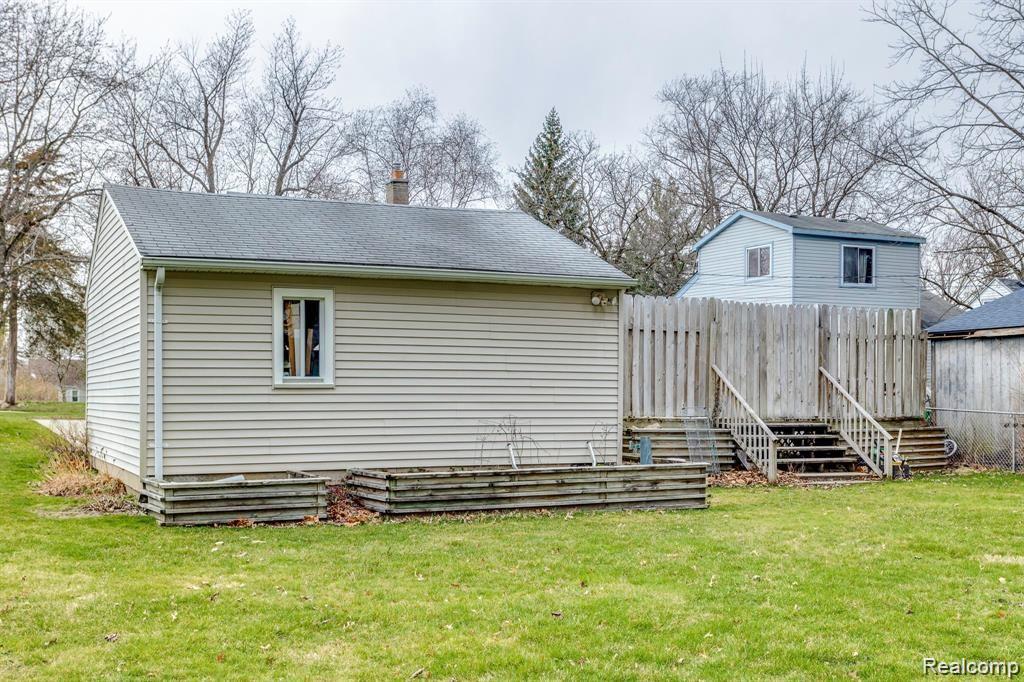 113 Exmoor Road Waterford, MI 48328 - Photo 6 of 48 113 Exmoor (3 of 48).jpg