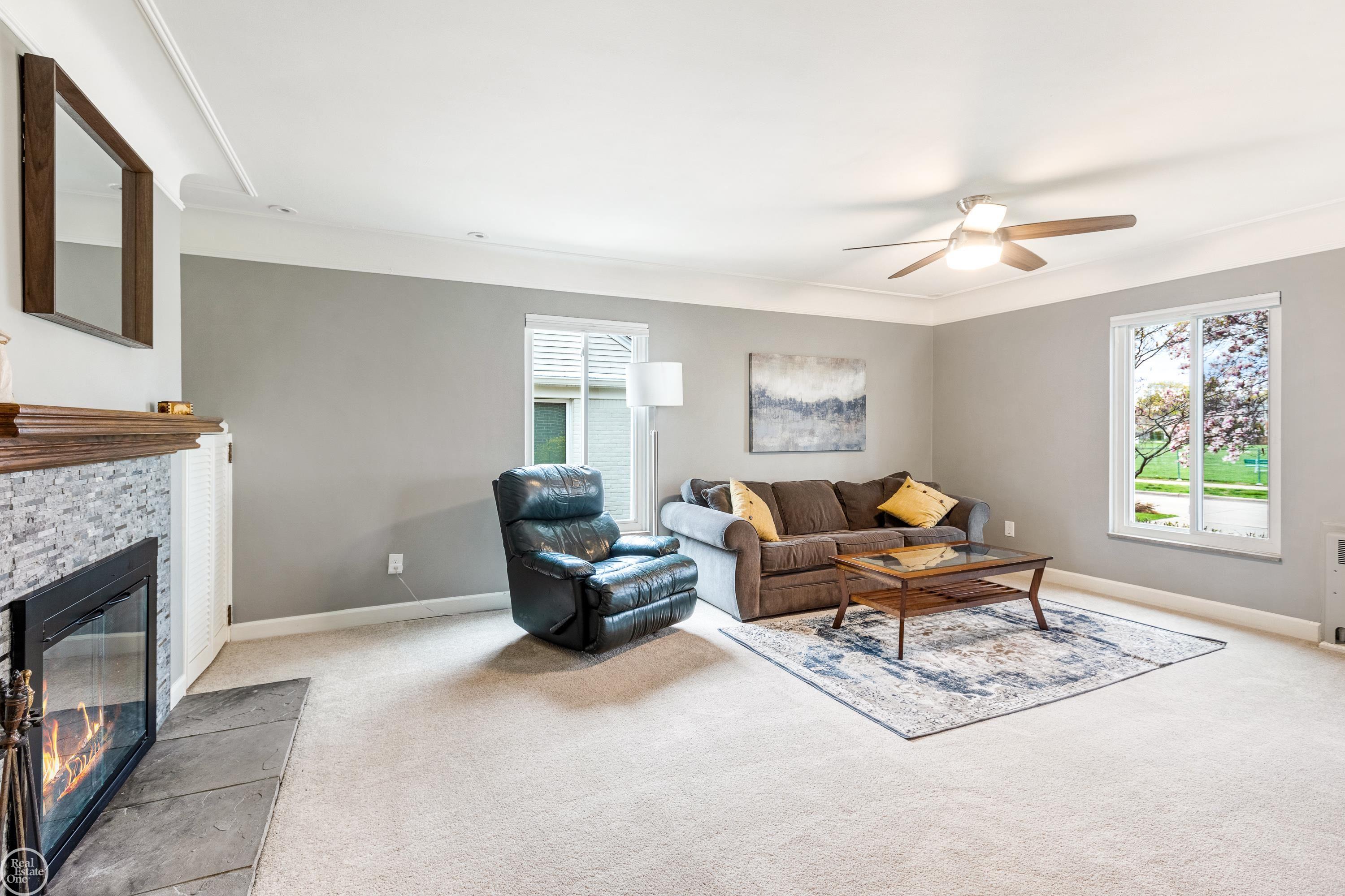 791 Roslyn Road Grosse Pointe, MI 48236 - Photo 12 of 57 50106857-11.JPG