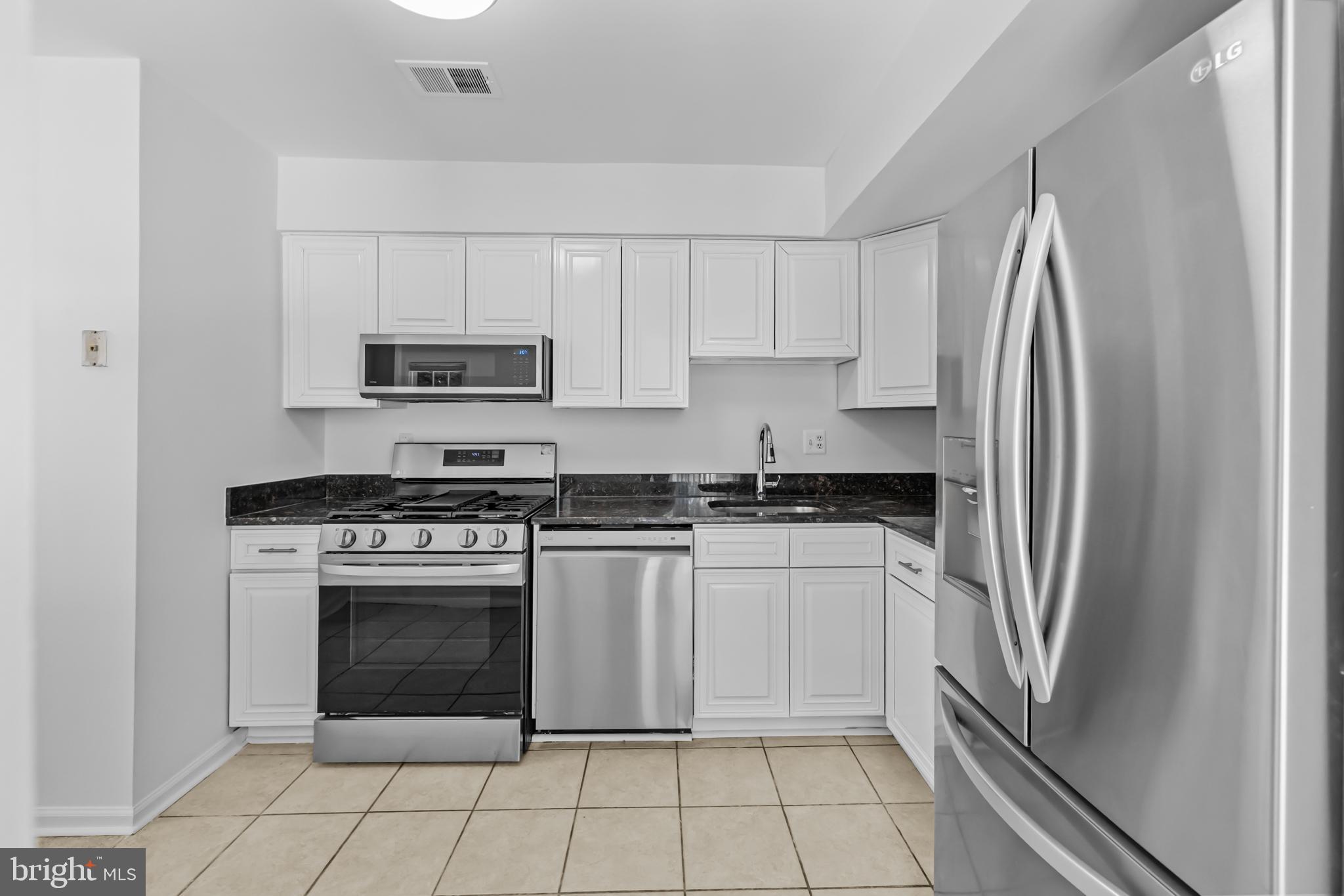 11924 Travistock Court Reston, VA 20191 - Photo 10 of 41