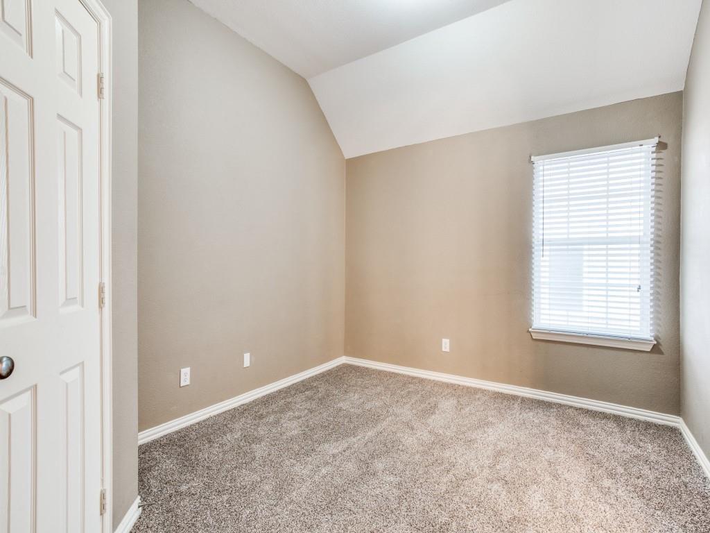 2613 Sandstone Lane Midlothian, TX 76065 - Photo 27 of 36 an empty room with windows and closet