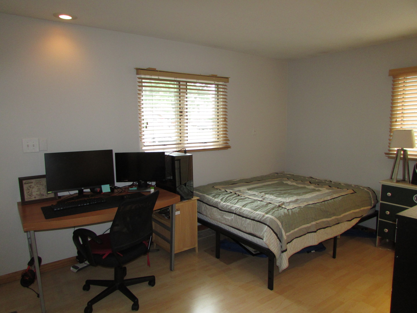 21W255 Canary Road Lombard, IL 60148 - Photo 21 of 32 a bedroom with a bed and a desk