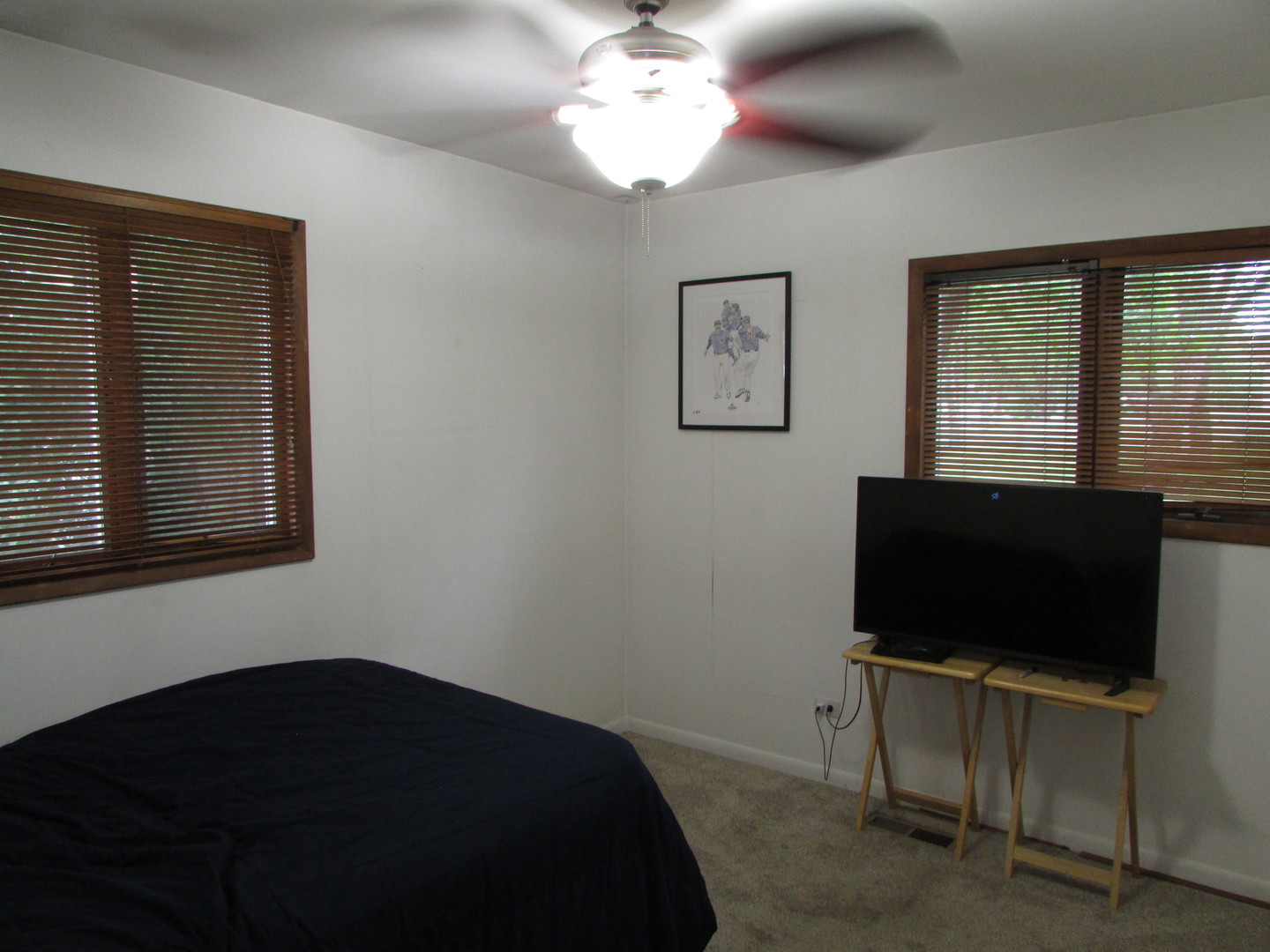 21W255 Canary Road Lombard, IL 60148 - Photo 24 of 32 a living room with a flat screen tv and a window