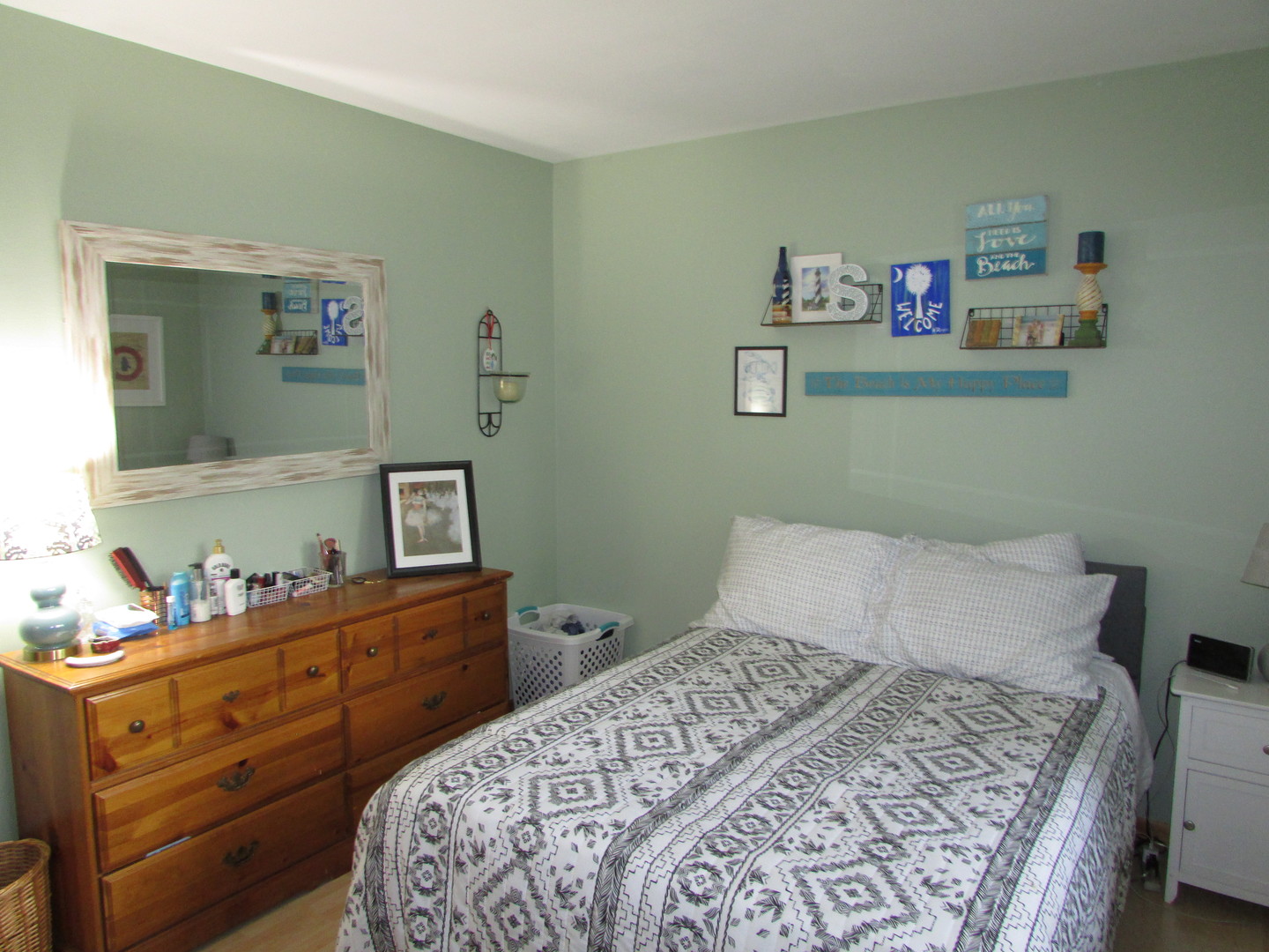 21W255 Canary Road Lombard, IL 60148 - Photo 26 of 32 a bedroom with a bed and painting on the wall