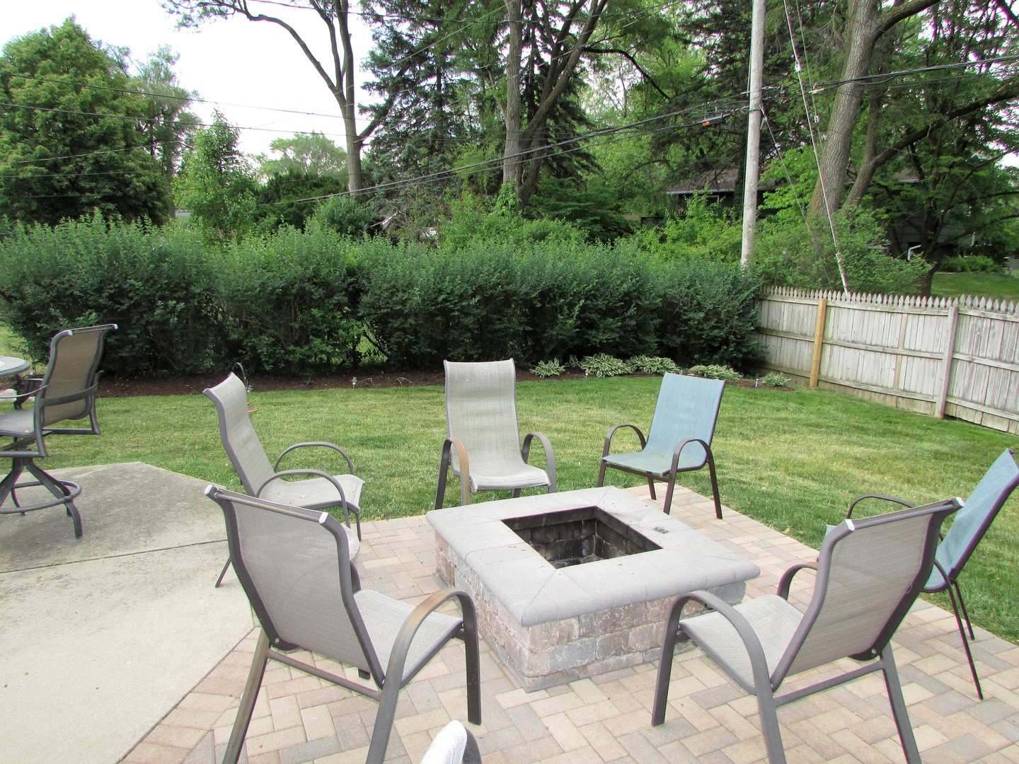 21W255 Canary Road Lombard, IL 60148 - Photo 29 of 32 a view of a chairs and table in the garden