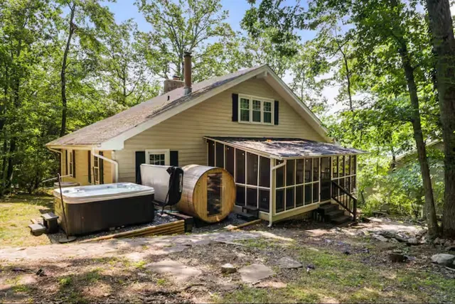 $589,900 | 2964 Hopkins Drive, McGaheysville, VA 22840