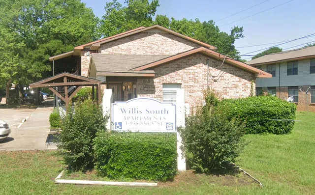 a view of a house with a yard and plants