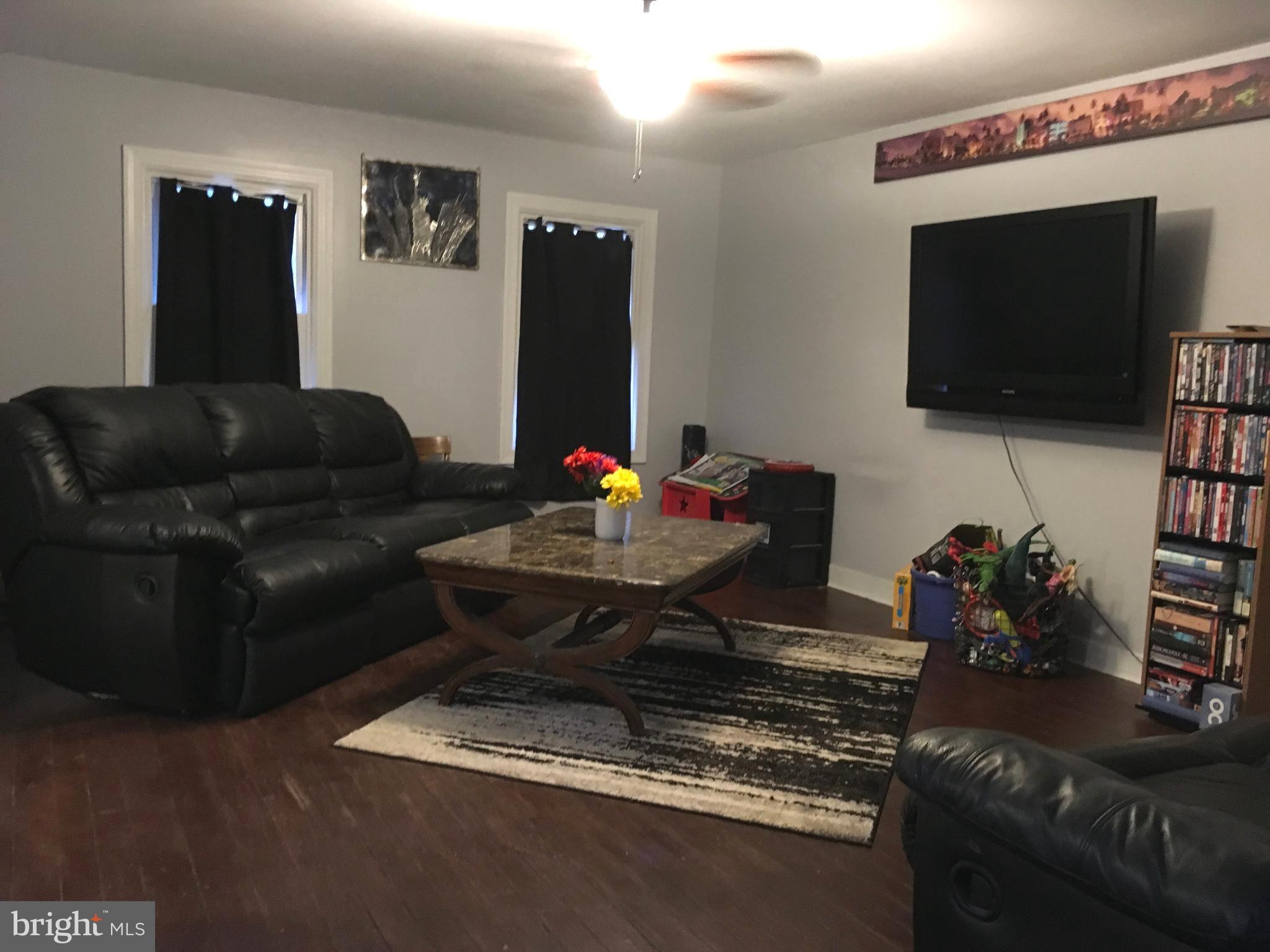 309 Broad Street Crumpton, MD 21628 - Photo 7 of 21 Living Room