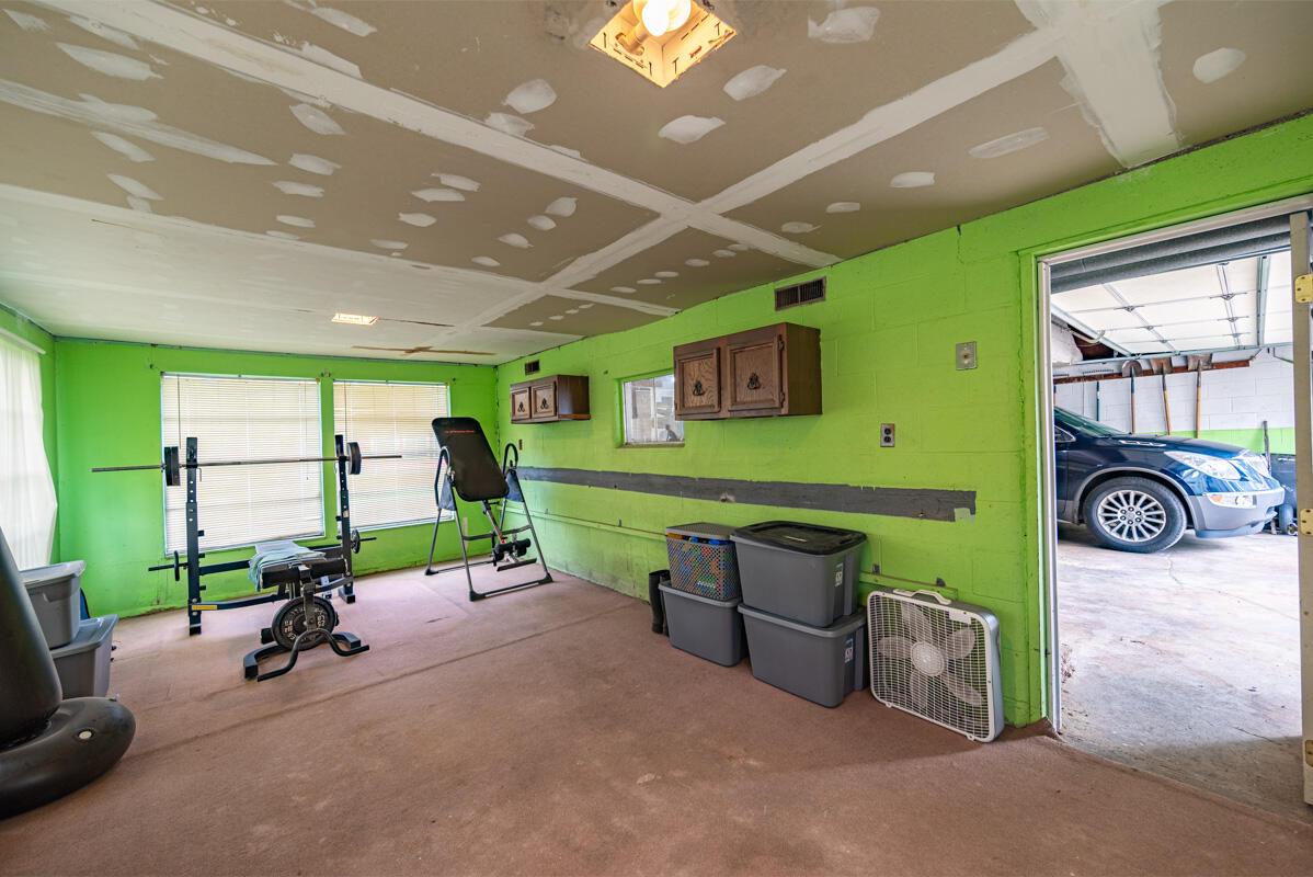3044 Nuway Road Columbus, OH 43207 - Photo 35 of 44 Seperate Room beside Garage