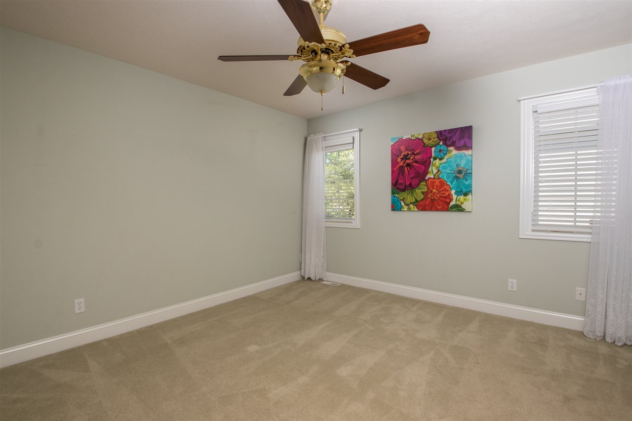 643 Roxbury Road Rockford, IL 61107 - Photo 21 of 25 an empty room with fan and window