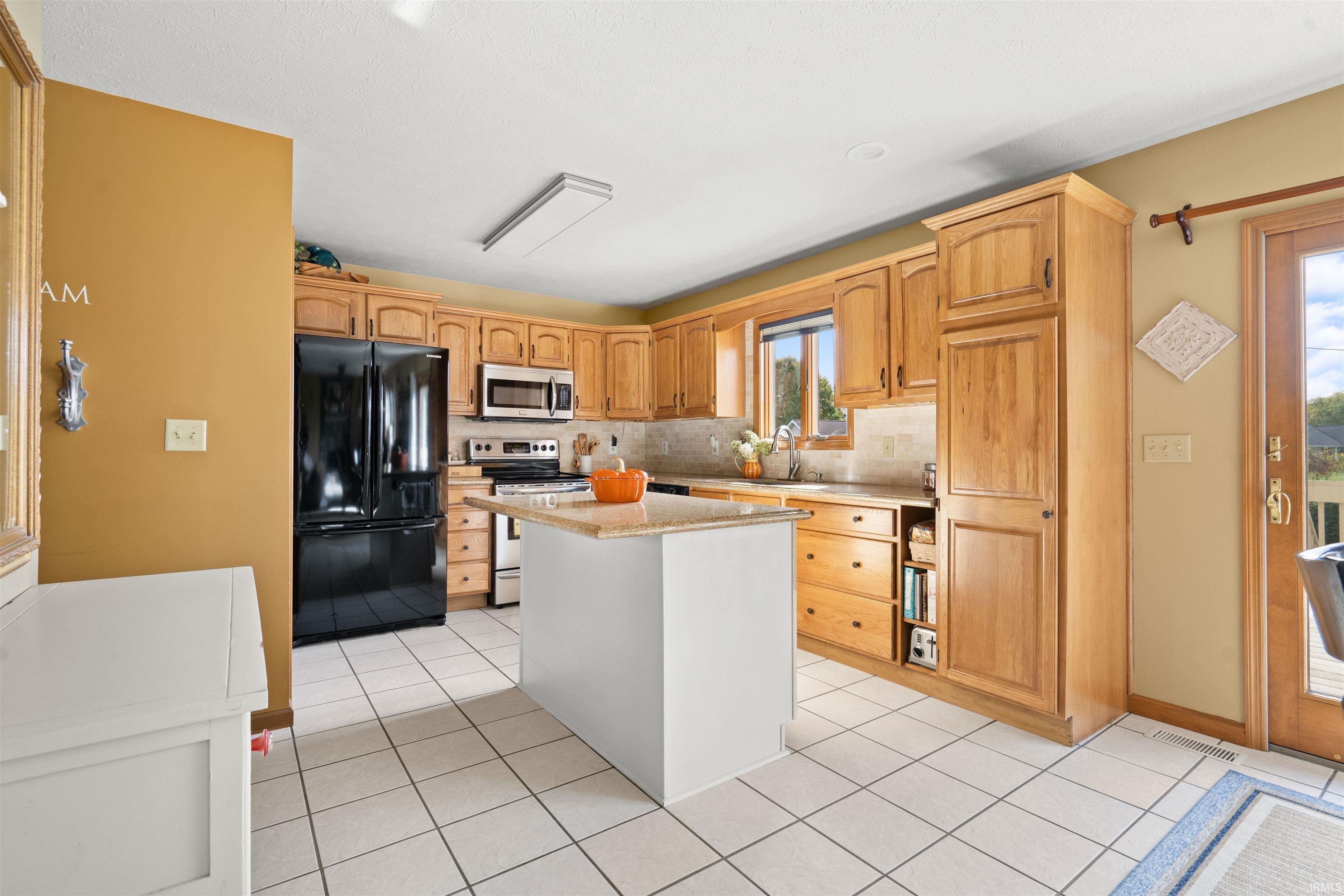 67 South Hunters Ridge Warsaw, IN 46582 - Photo 3 of 22 Gallery Image 3