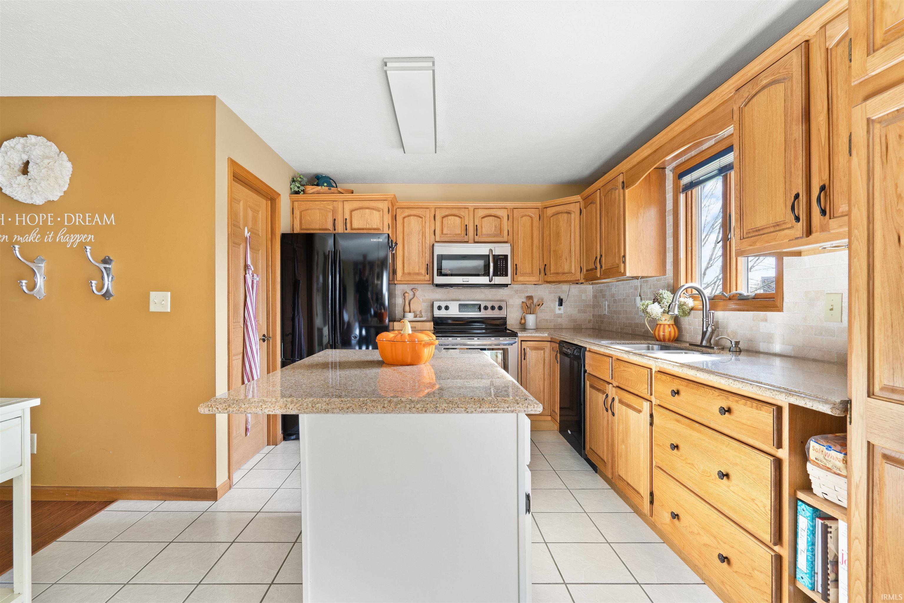 67 South Hunters Ridge Warsaw, IN 46582 - Photo 4 of 22 Gallery Image 4