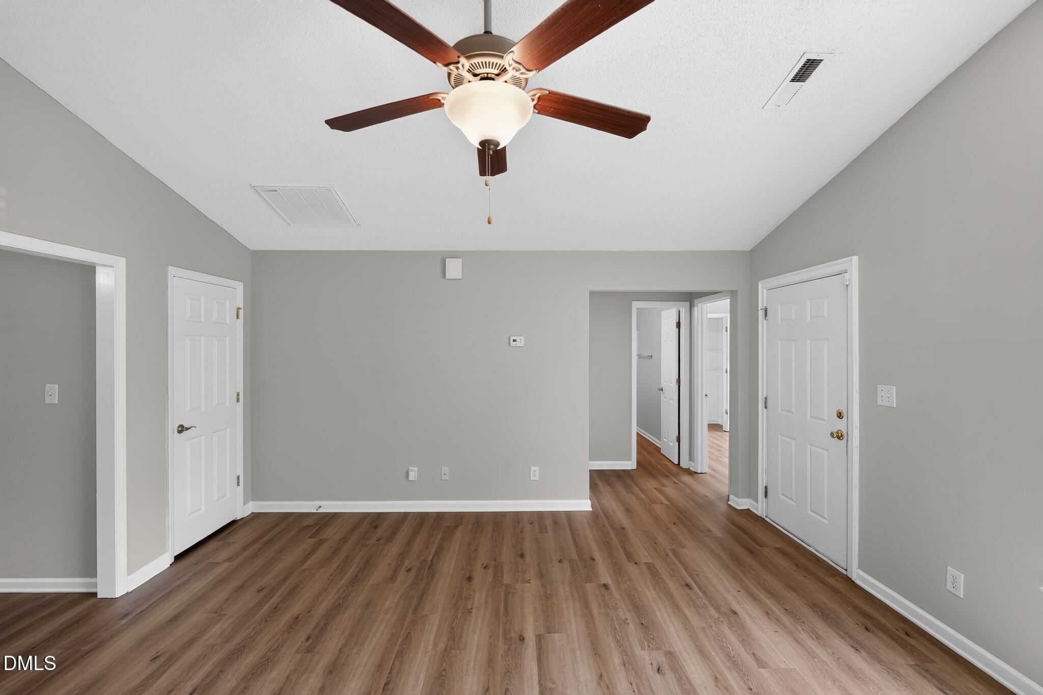 904 Rauhut Street Burlington, NC 27217 - Photo 7 of 38 10_904_Rauhut_St-Living_room-3262