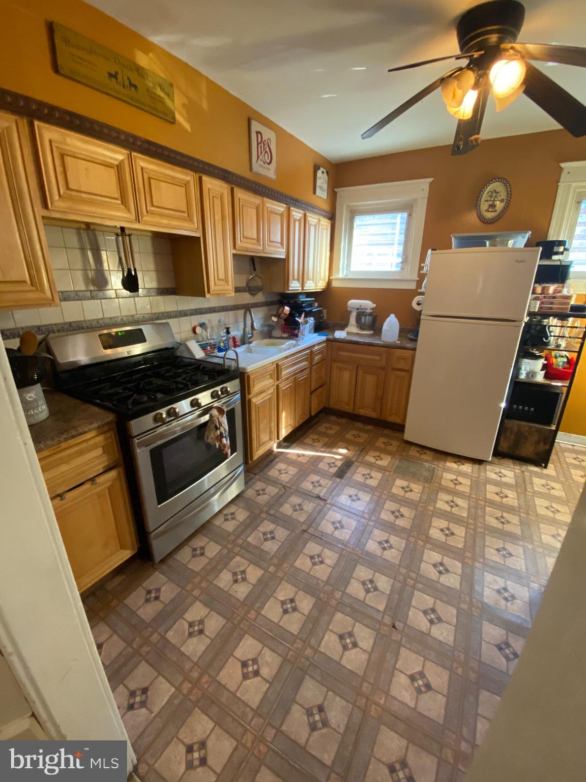 266 Wembly Road Upper Darby, PA 19082 - Photo 9 of 27