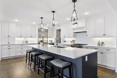 $1,795,000 | 222 Ferndale Road South, Unit 304, Wayzata, MN 55391