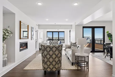 $1,795,000 | 222 Ferndale Road South, Unit 304, Wayzata, MN 55391