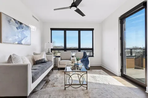 $1,795,000 | 222 Ferndale Road South, Unit 304, Wayzata, MN 55391