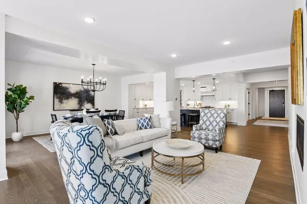 $1,795,000 | 222 Ferndale Road South, Unit 304, Wayzata, MN 55391