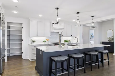 $1,795,000 | 222 Ferndale Road South, Unit 304, Wayzata, MN 55391