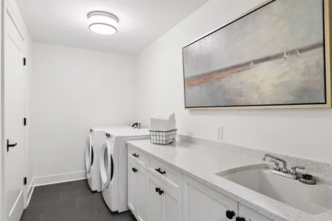 $1,795,000 | 222 Ferndale Road South, Unit 304, Wayzata, MN 55391