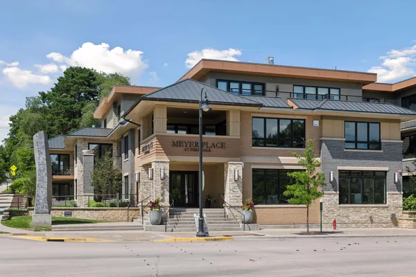 $1,795,000 | 222 Ferndale Road South, Unit 304, Wayzata, MN 55391