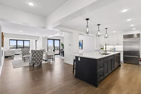 $1,795,000 | 222 Ferndale Road South, Unit 304, Wayzata, MN 55391