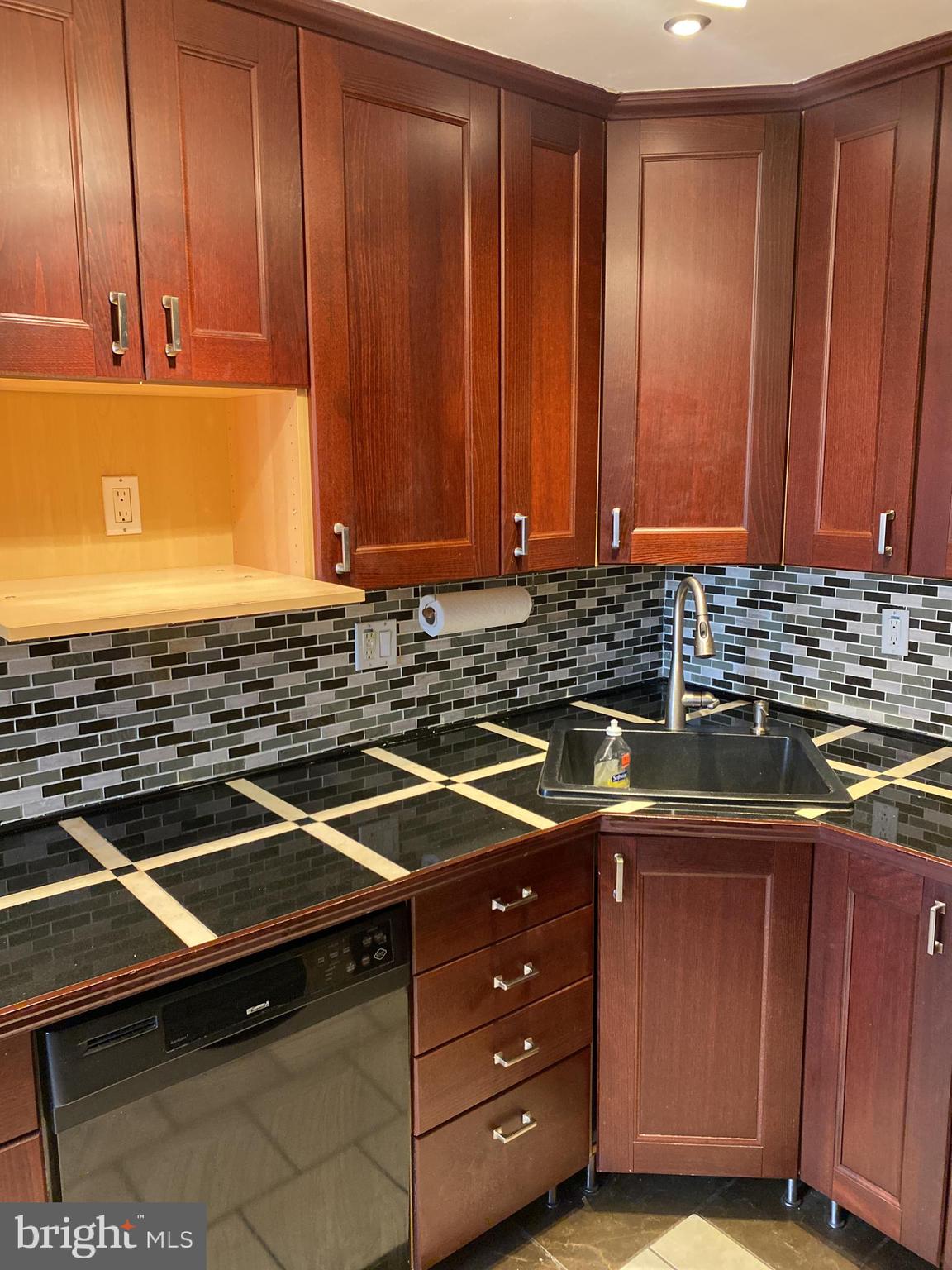 1123 Crestview Road Darby, PA 19023 - Photo 18 of 58