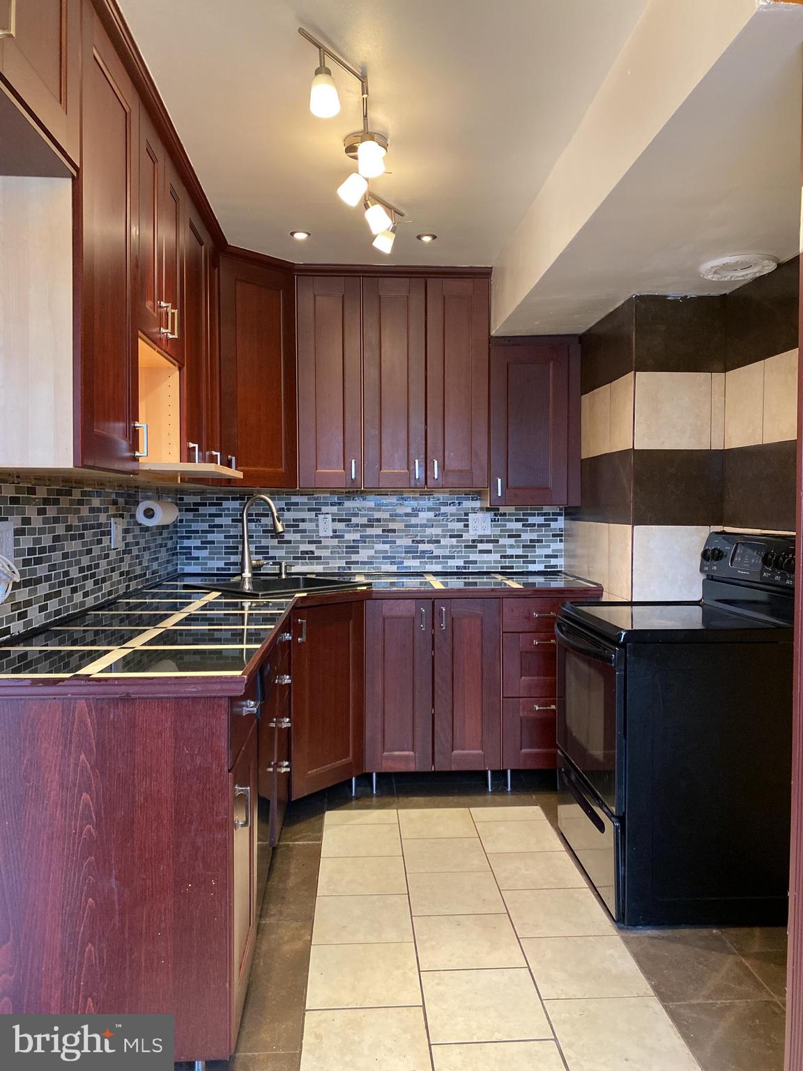 1123 Crestview Road Darby, PA 19023 - Photo 7 of 58