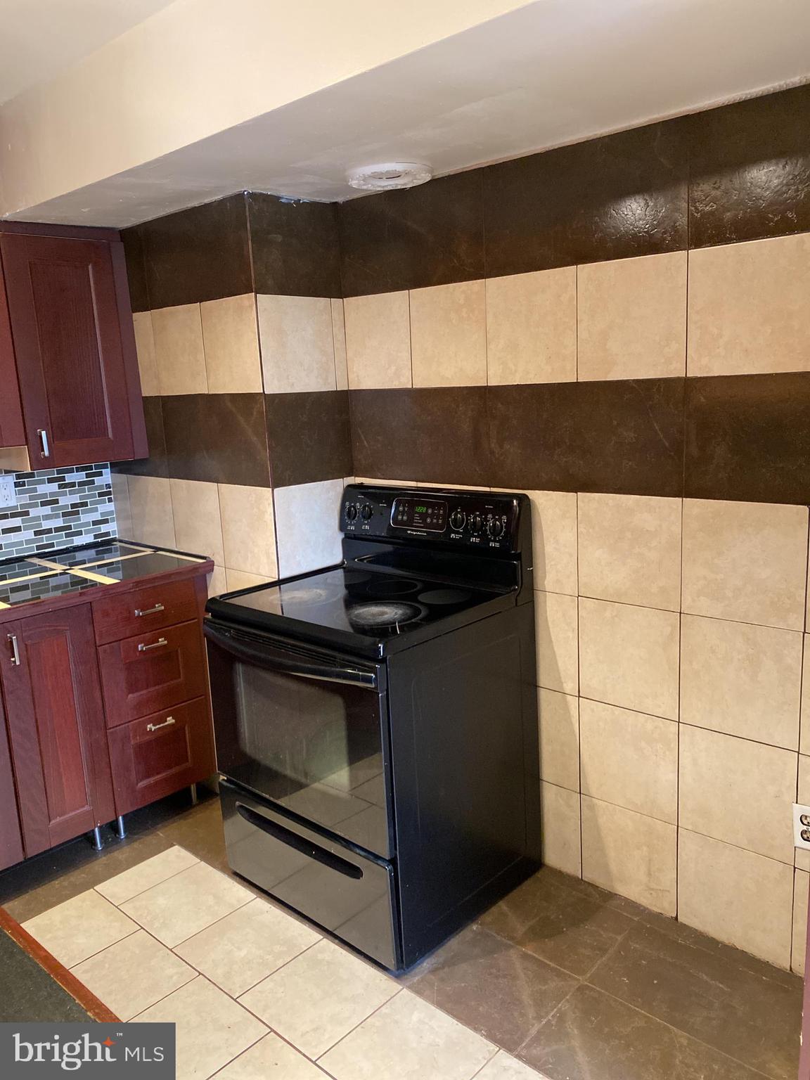 1123 Crestview Road Darby, PA 19023 - Photo 10 of 58