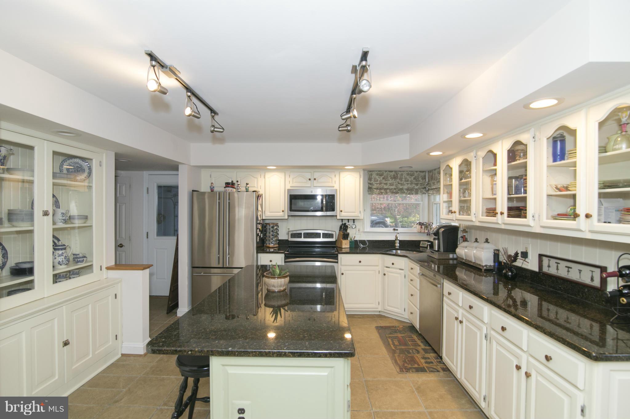 17508 Country View Way Mount Airy, MD 21771 - Photo 7 of 30 Kitchen