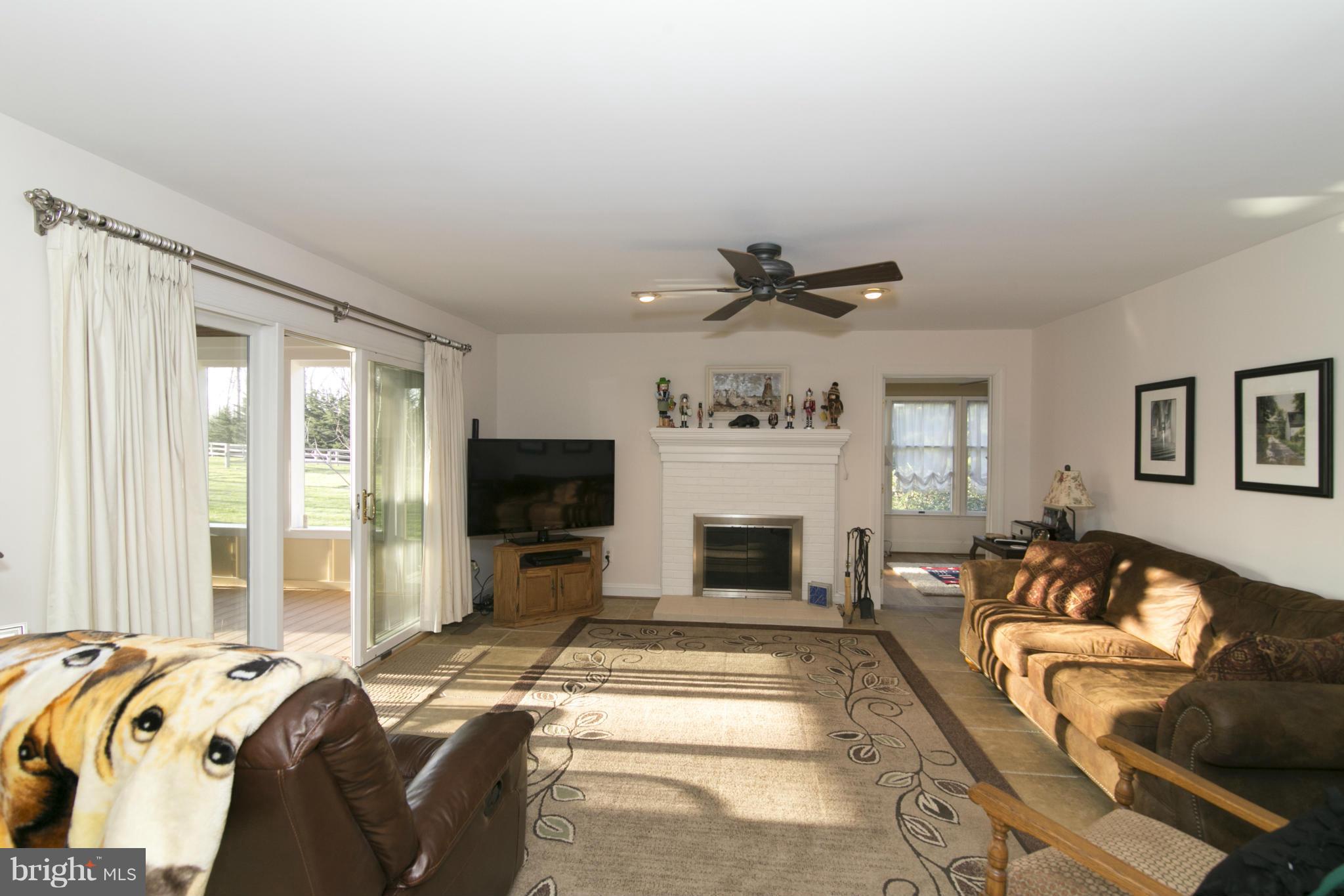 17508 Country View Way Mount Airy, MD 21771 - Photo 10 of 30 Living Room